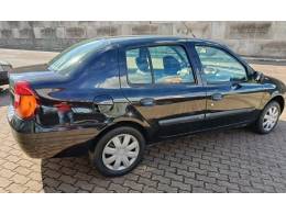 RENAULT - CLIO - 2001/2002 - Preta - R$ 14.900,00