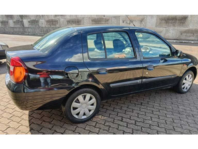 RENAULT - CLIO - 2001/2002 - Preta - R$ 14.900,00