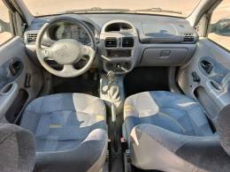 RENAULT - CLIO - 2001/2002 - Preta - R$ 14.900,00