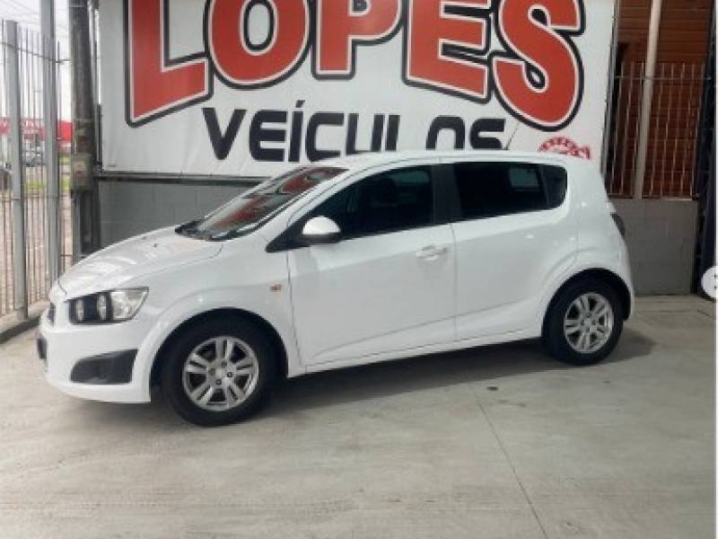 CHEVROLET - SONIC - 2013/2014 - Branca - Sob Consulta