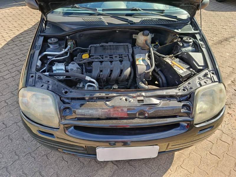 RENAULT - CLIO - 2001/2002 - Preta - R$ 14.900,00