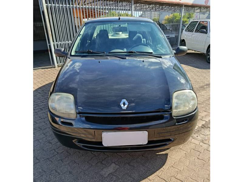 RENAULT - CLIO - 2001/2002 - Preta - R$ 14.900,00