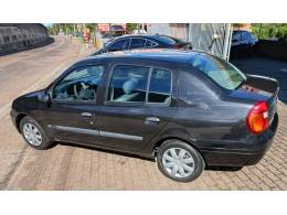 RENAULT - CLIO - 2001/2002 - Preta - R$ 14.900,00