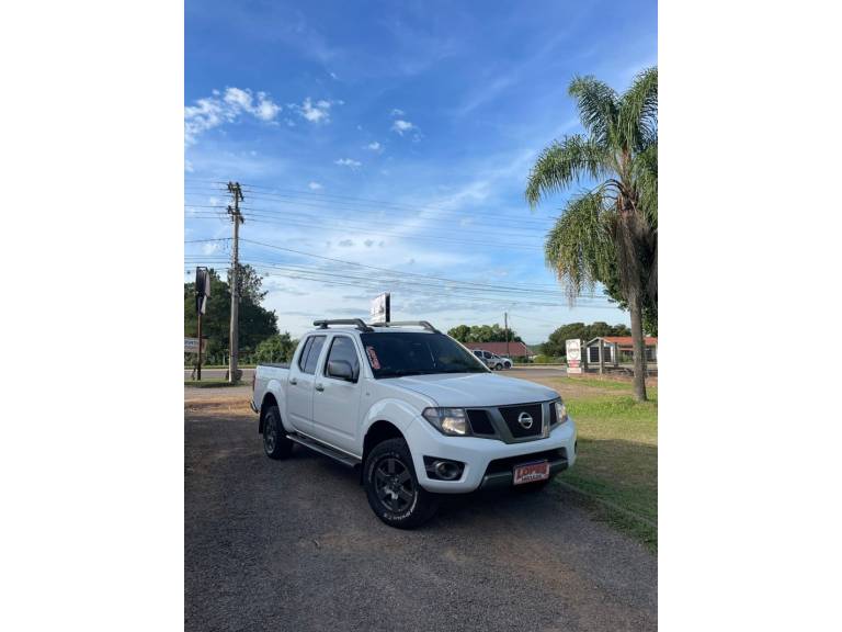 NISSAN - FRONTIER - 2014/2015 - Branca - R$ 102.900,00